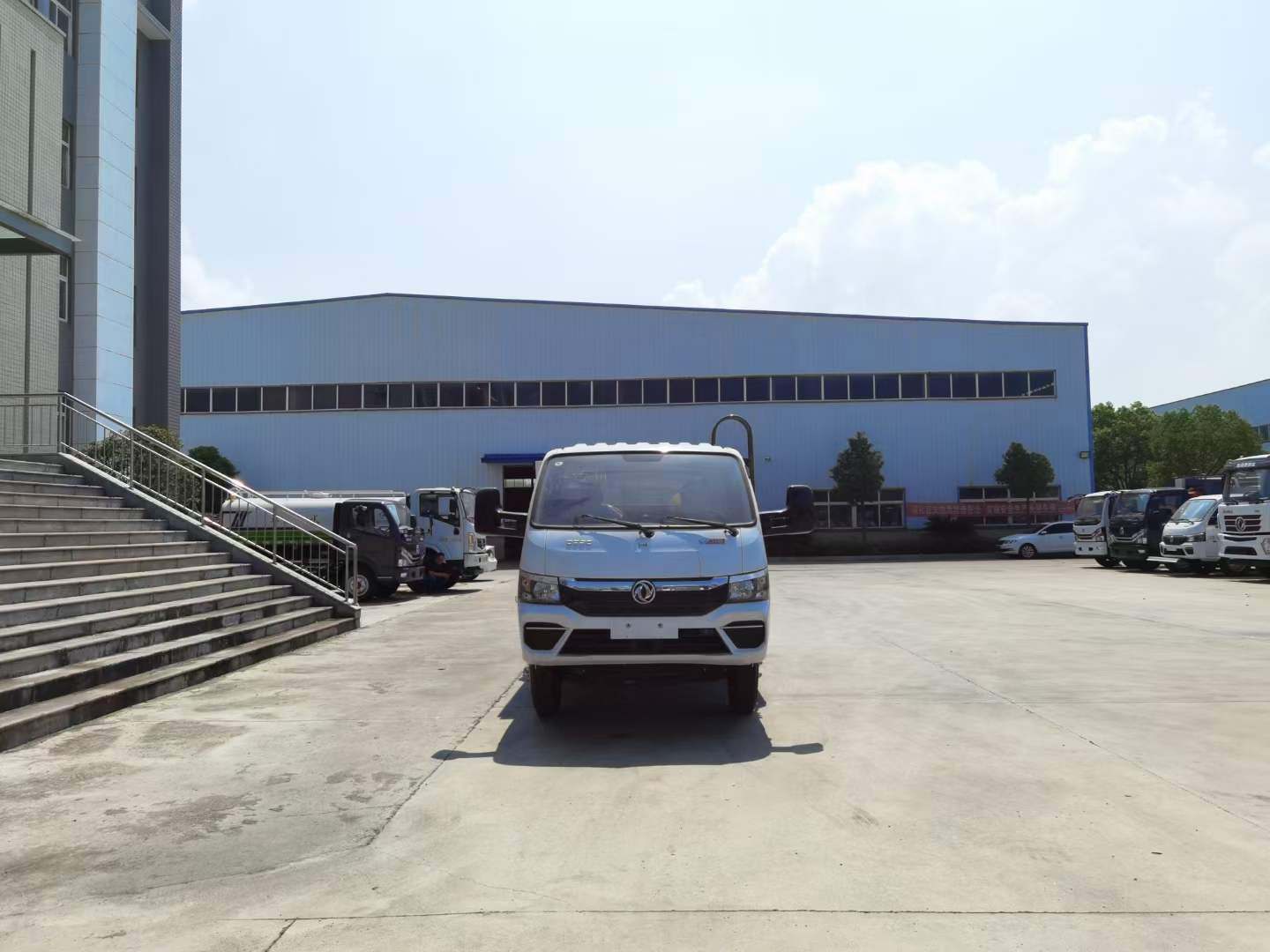 东风途逸蓝牌压缩垃圾车厂家价格