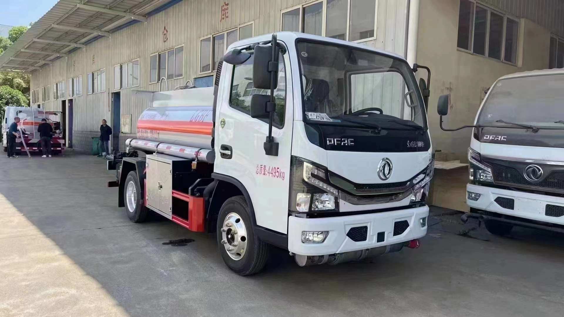 可进市区东风多利卡蓝牌2.22立方油罐车价格