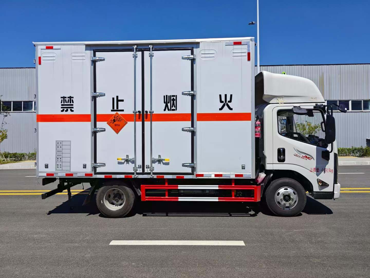 江铃新凯运危化车上新 爆破器材—易燃气体—易燃液体