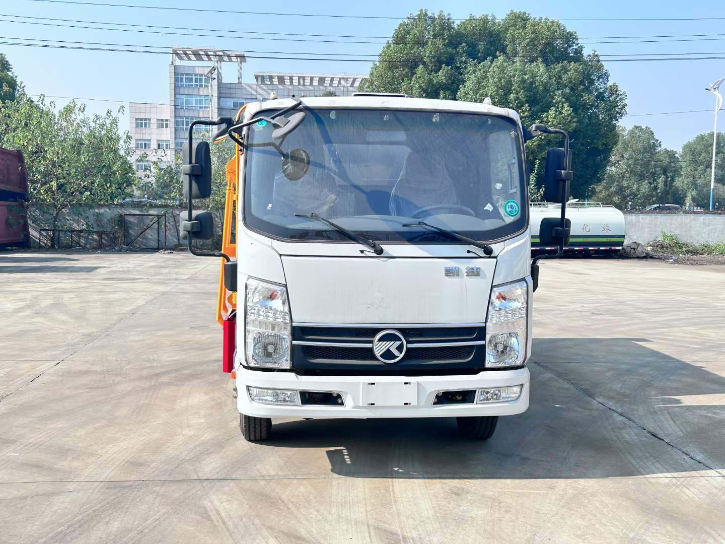 凯马蓝牌5方侧装压缩垃圾车，短轴距，大容量