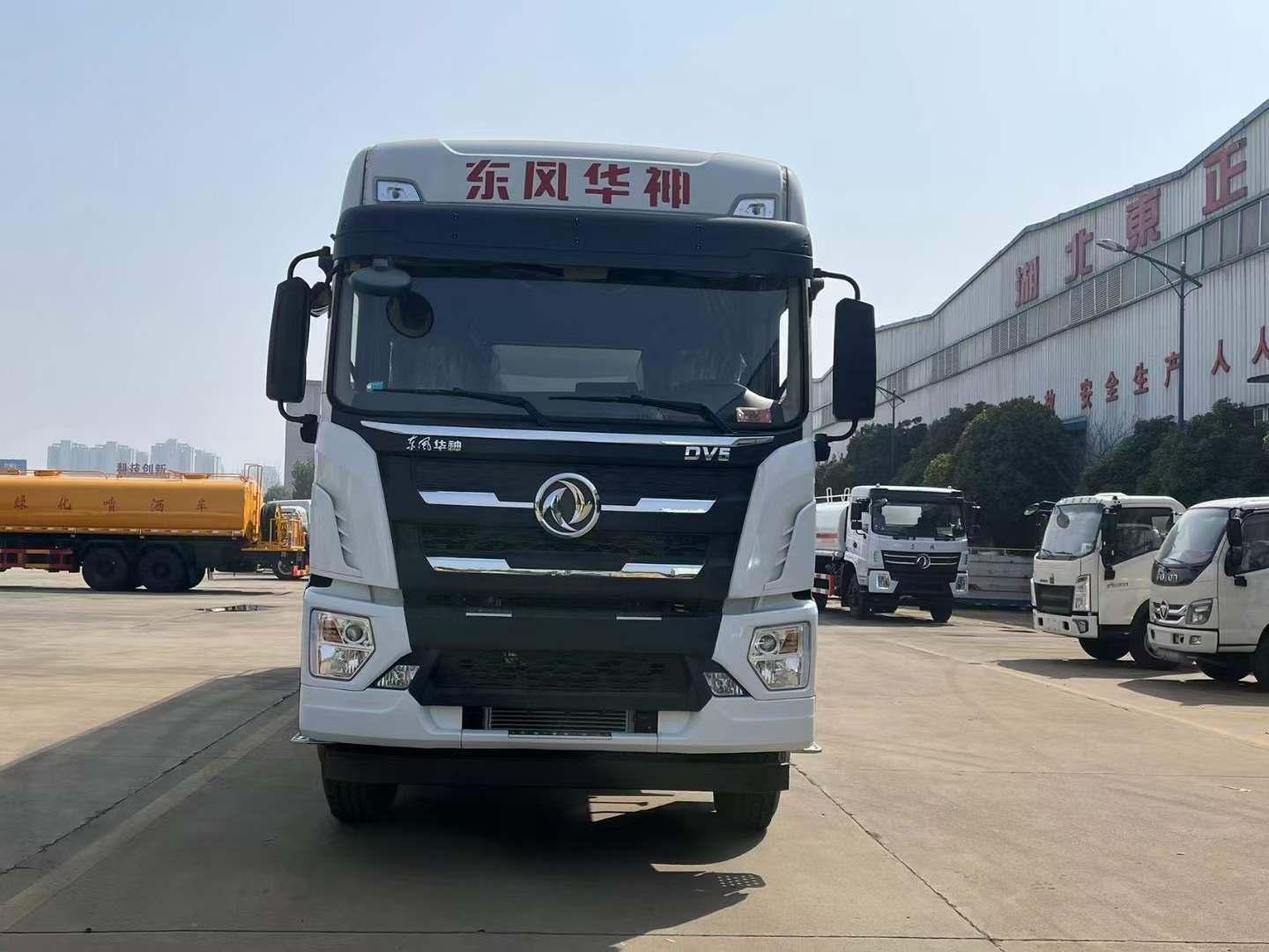 东风华神短四轴前四后八44方全液压散装饲料车特惠出售