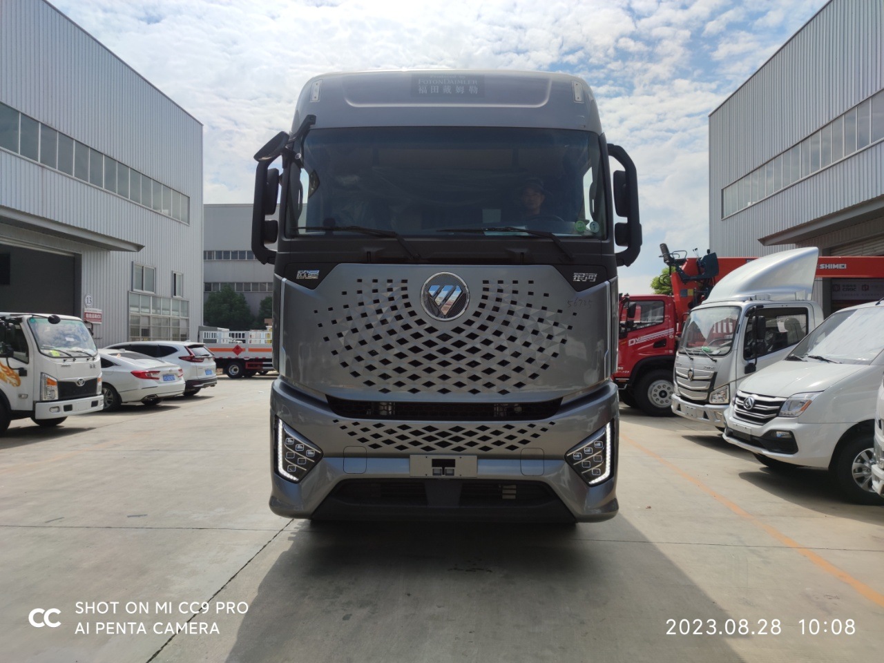 欧曼银河 高顶双卧冷藏车 次世代设计 奢华与科技结合