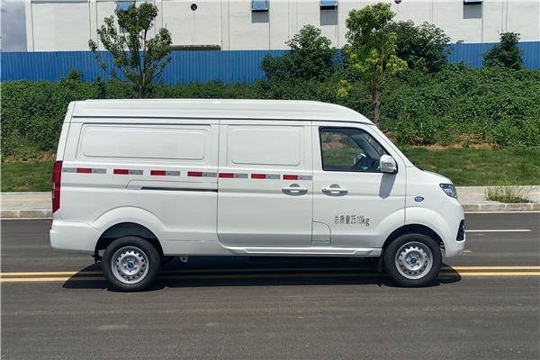 华晨鑫源纯电动X30L- EV 冷藏车（面包）多少钱