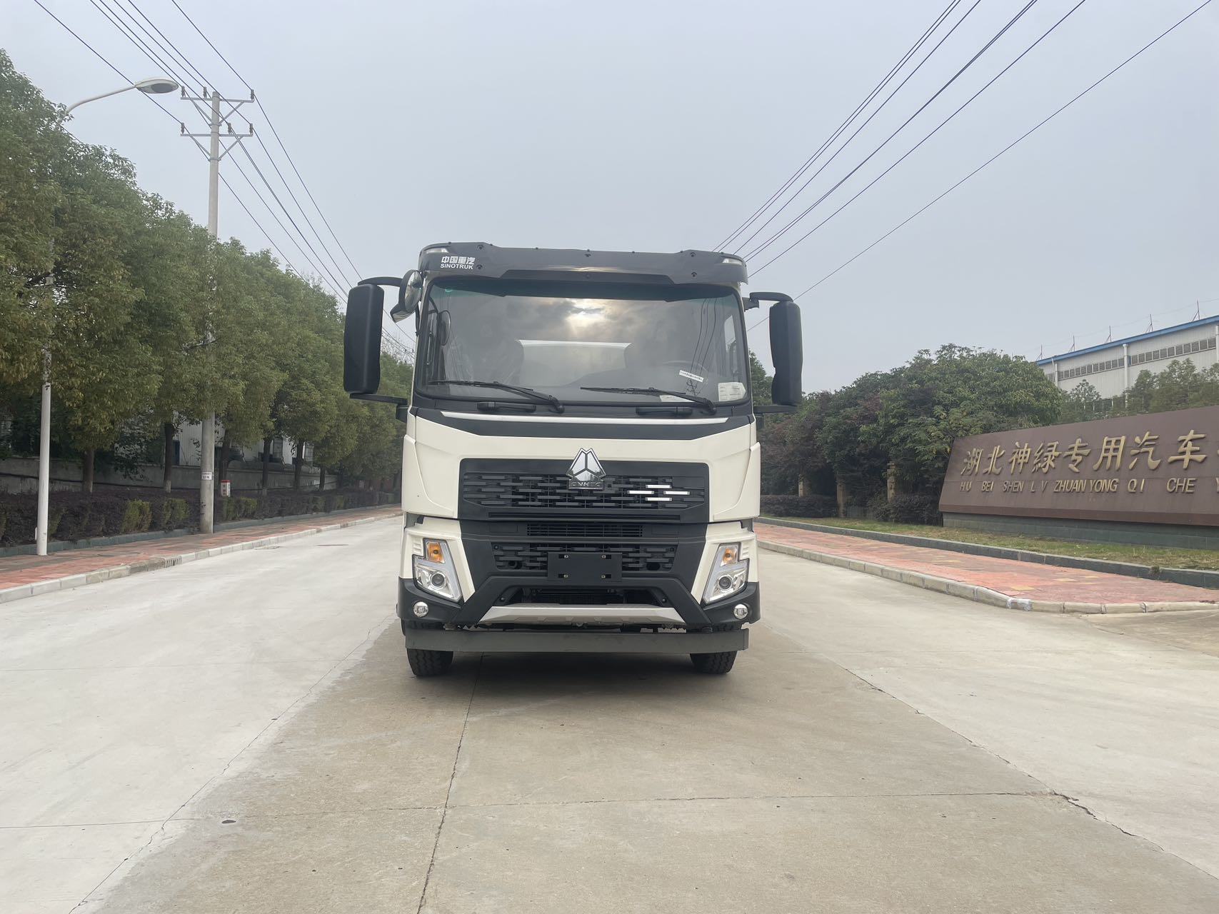 重汽豪沃V5 15方绿化喷洒车价格