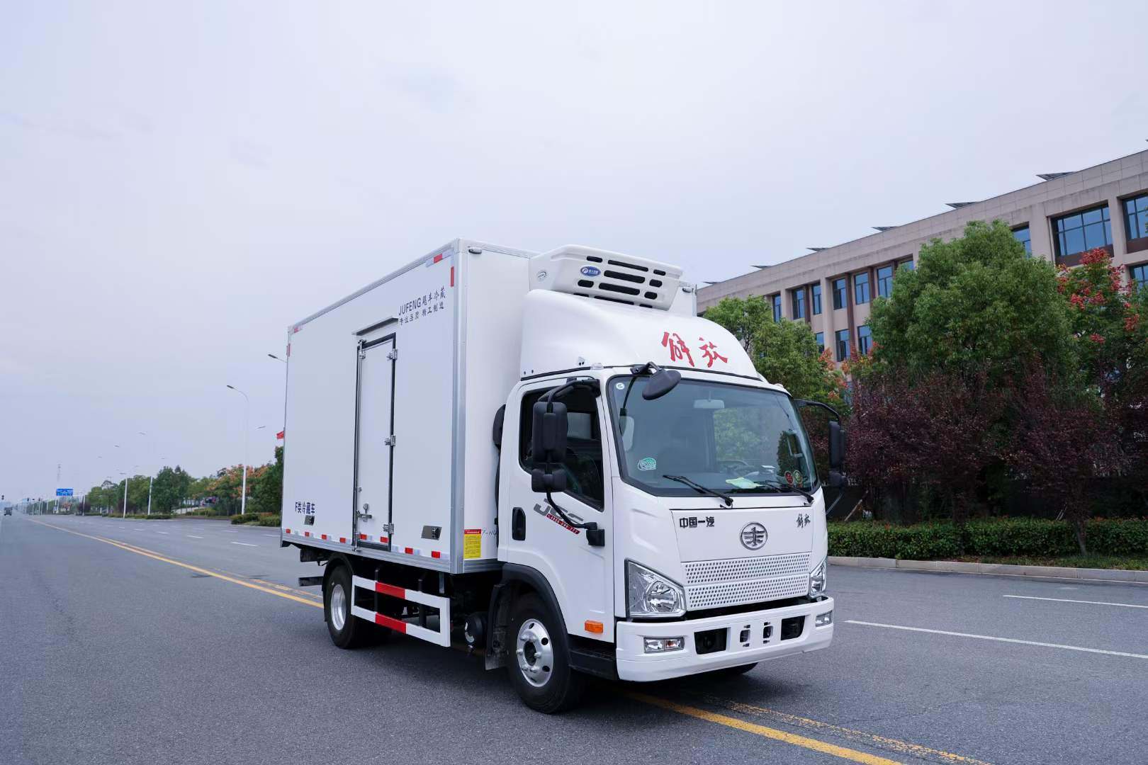 4.2米——解放J6F大柴155马力冷藏车 3.0升大排量.155大马力，整车不超重
