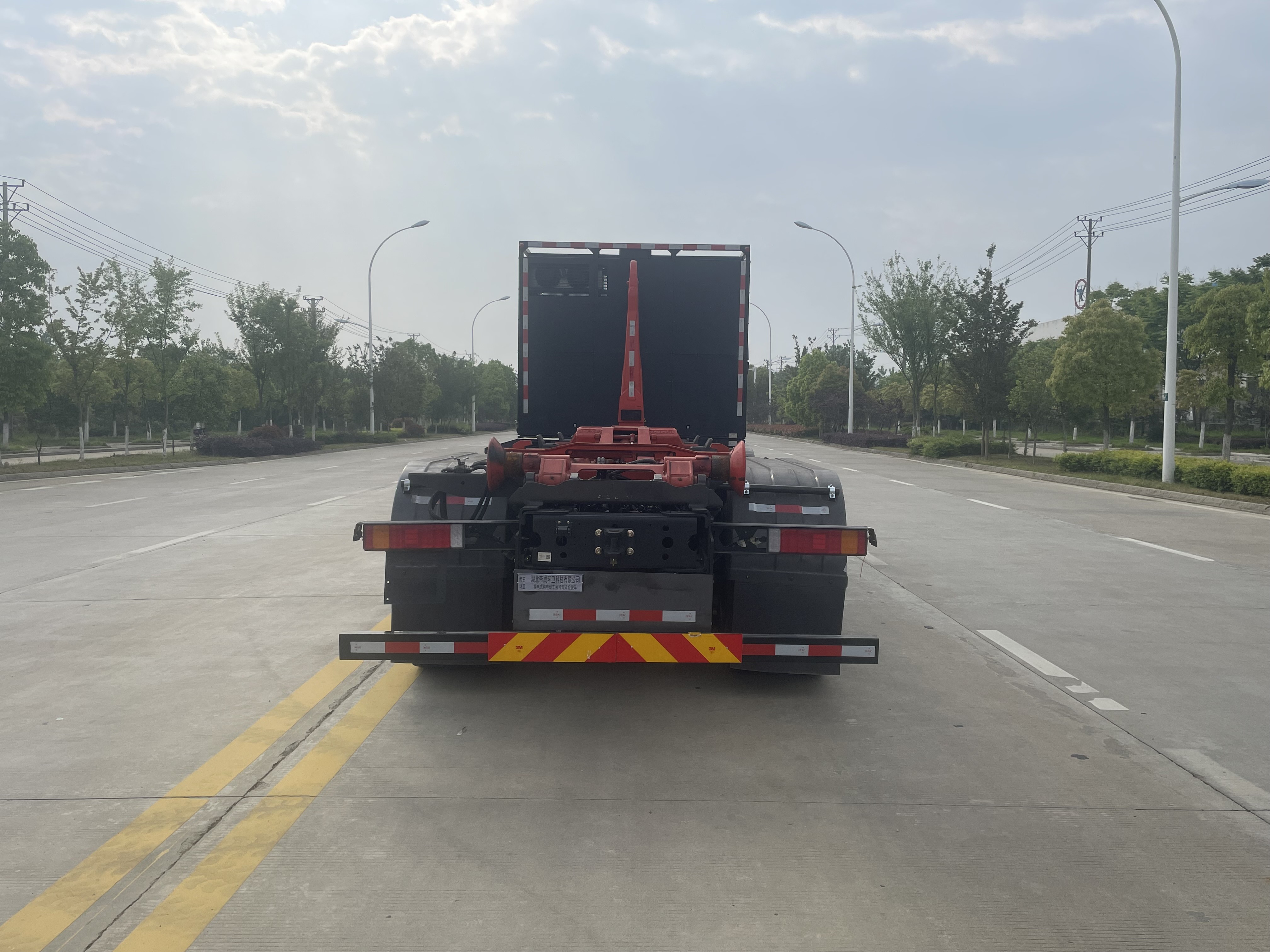 长征8X4纯电动勾臂车｜HDW5310ZXXCBEV换电式纯电动车厢可卸式垃圾车