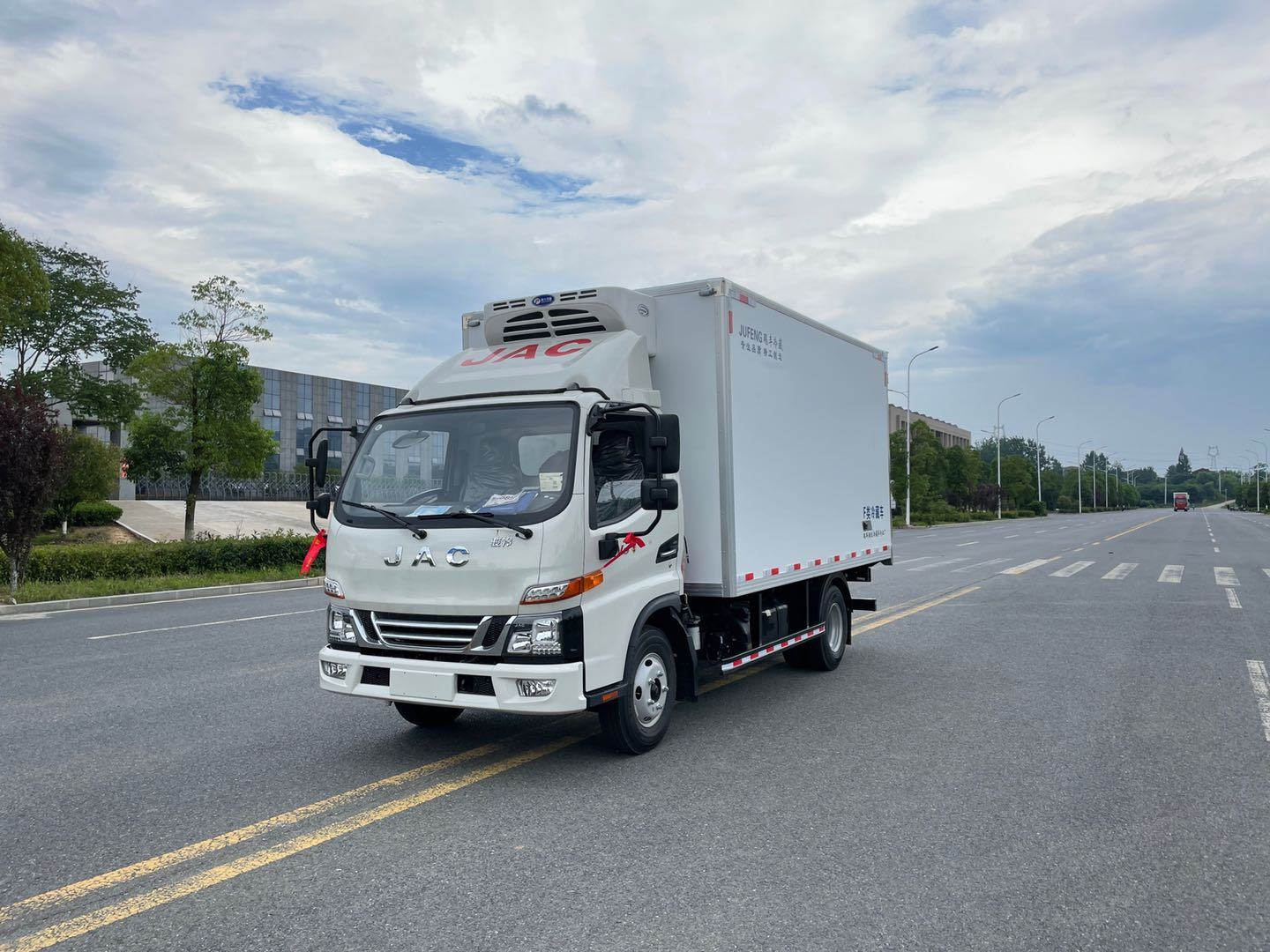 4米2江淮骏铃V5国‬六150马力冷藏车价格