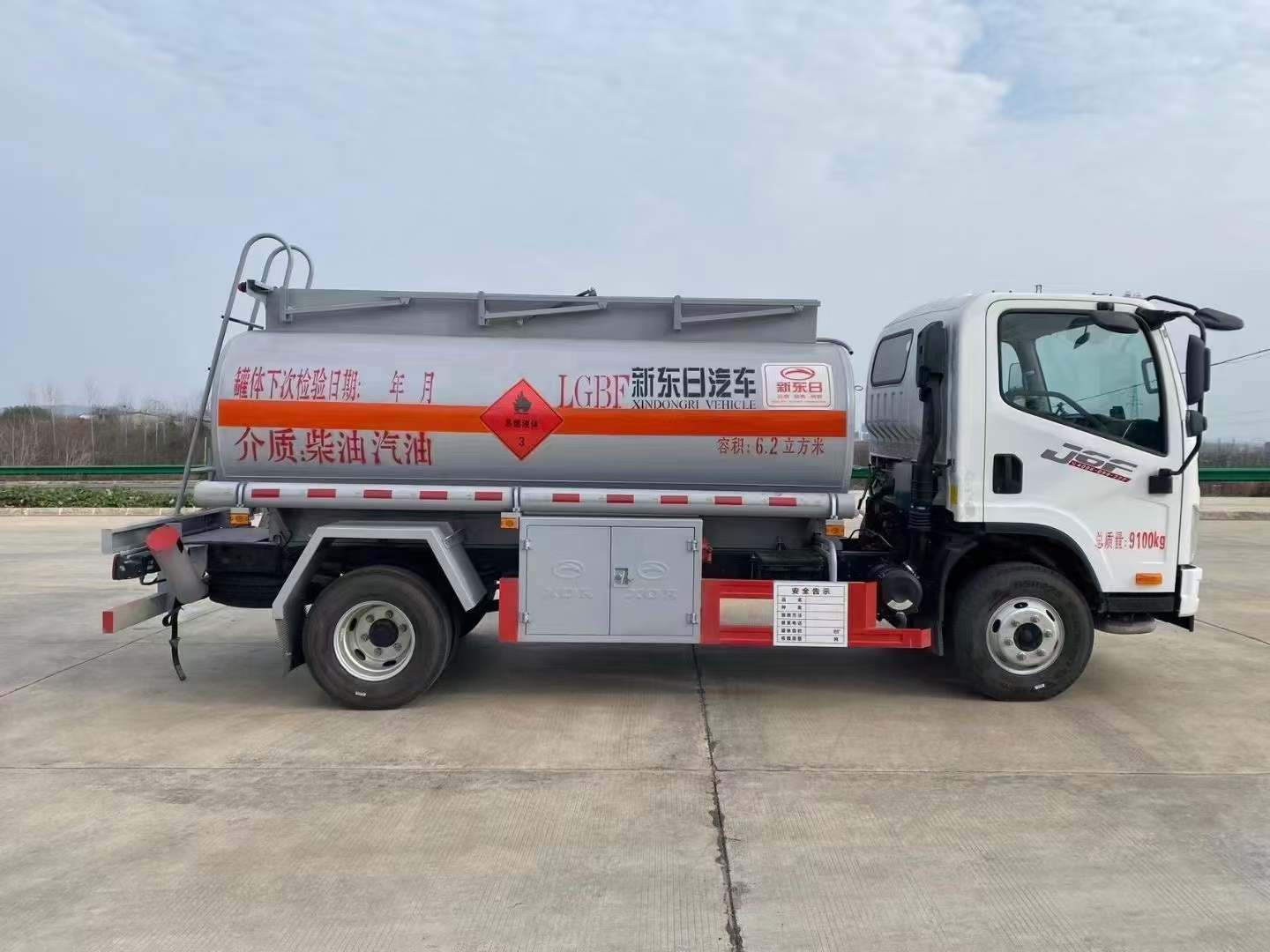 解放J6F五吨加油车现车价格
