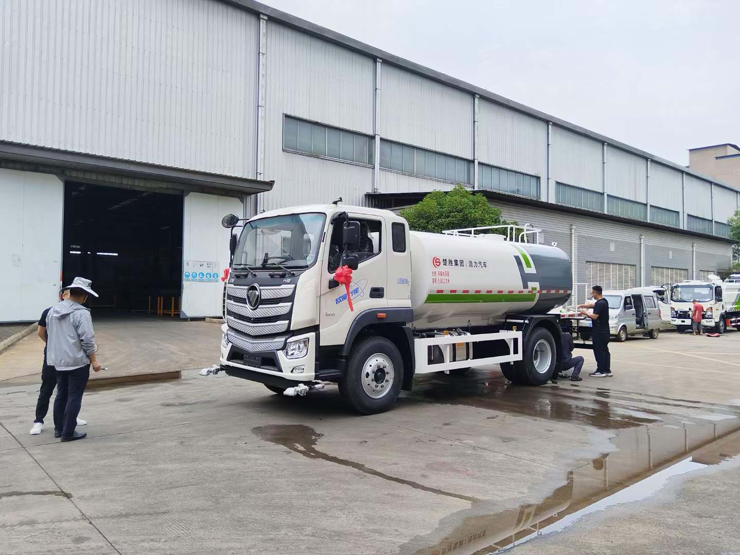 奔驰欧曼2350mm宽体单桥洒水车 奔驰合资品牌 ◆ 奔驰标准打造 