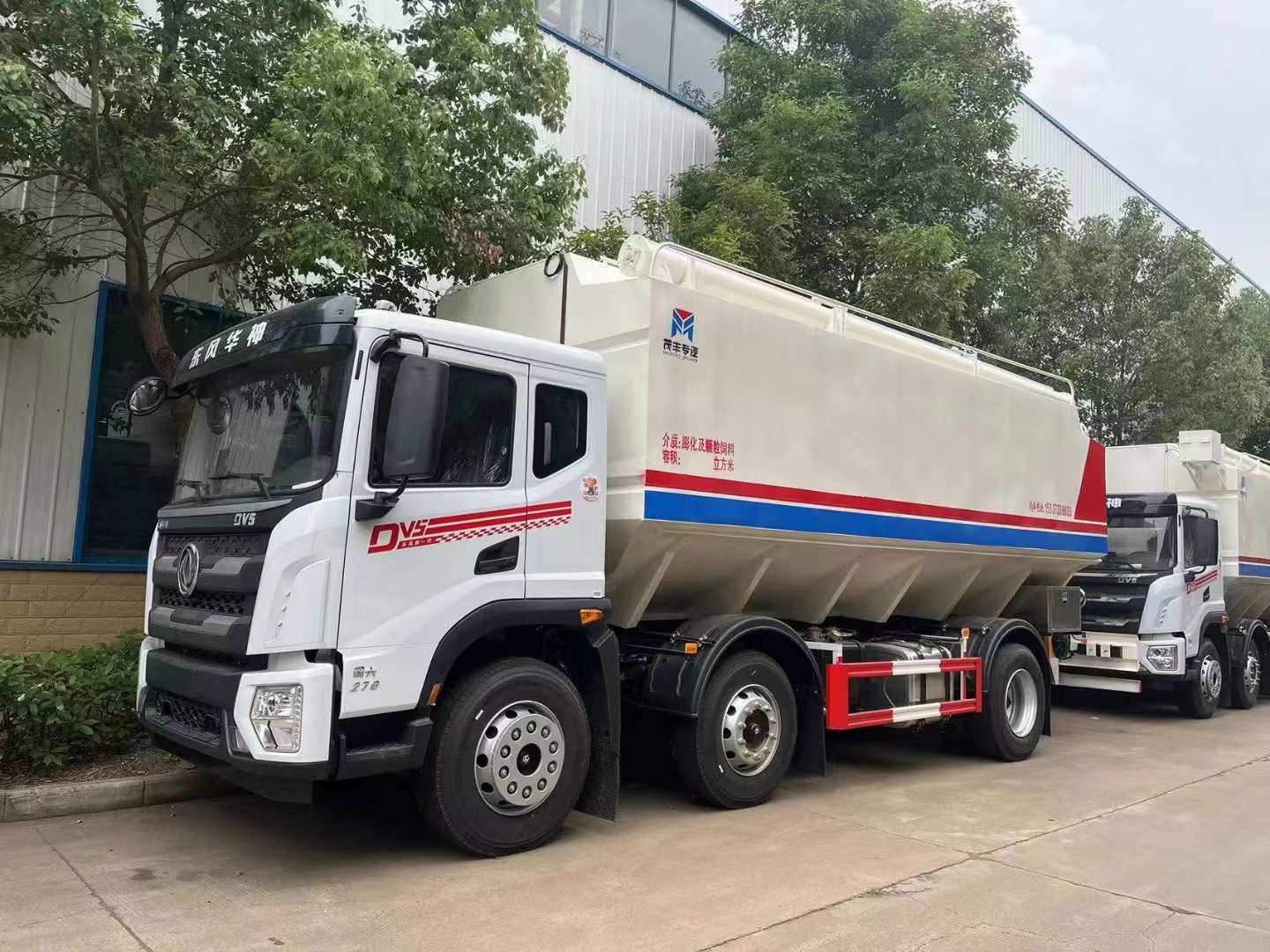 东风华神小三轴32方全液压散装饲料现车价格