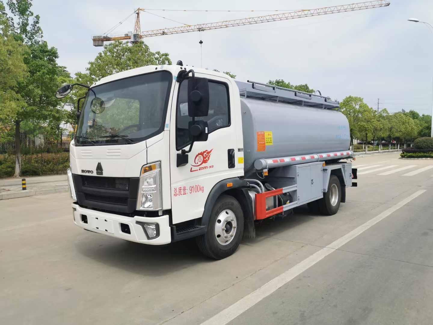 国六重汽豪沃6吨供液车价格