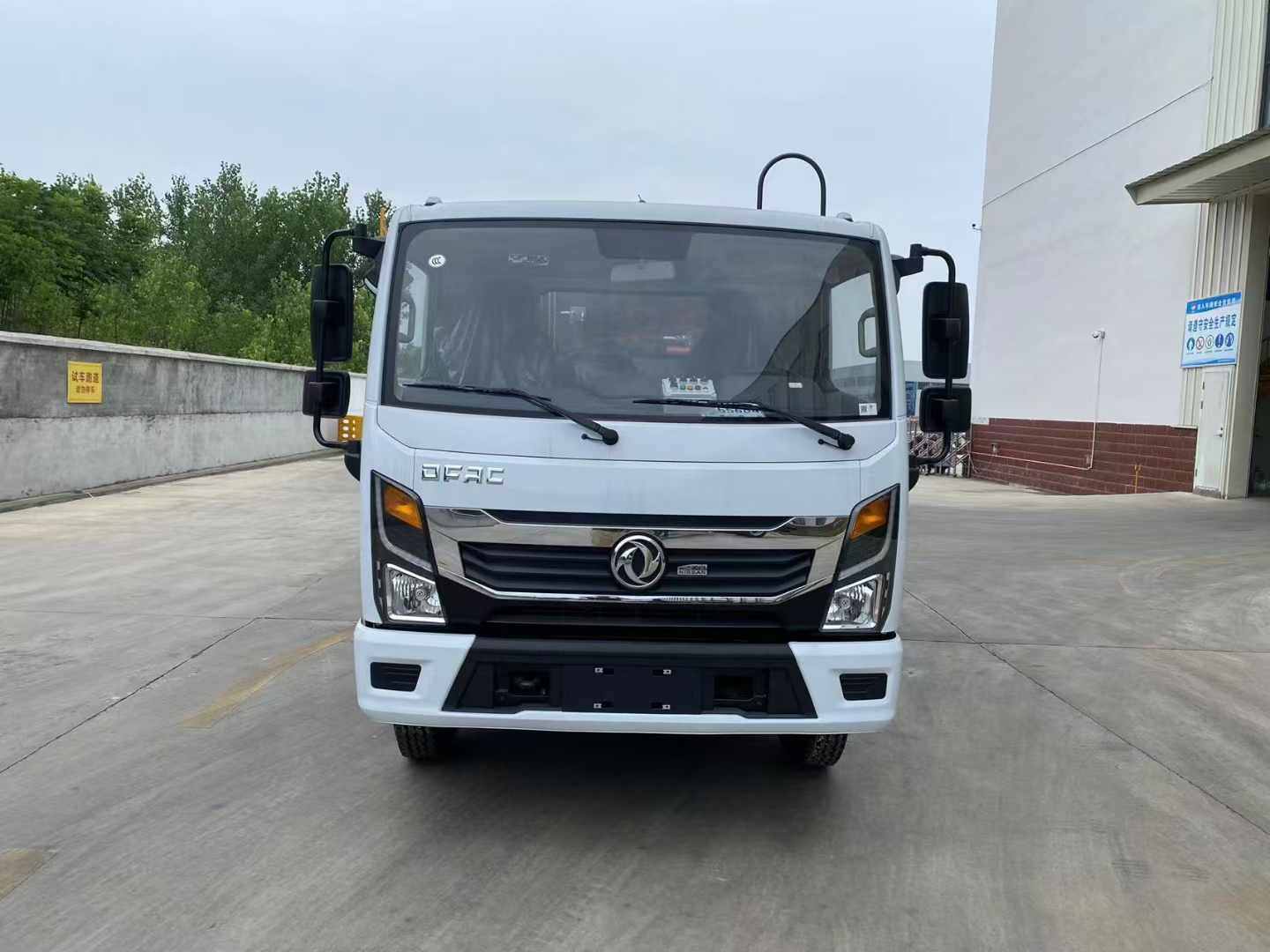 今日推荐：小身材，大容量，3600轴距，9方压缩垃圾车