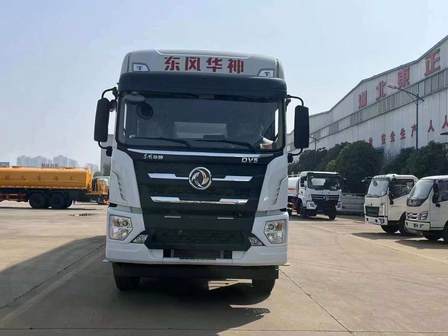 东风华神短四轴前四后八44方全液压散装饲料车特惠出售