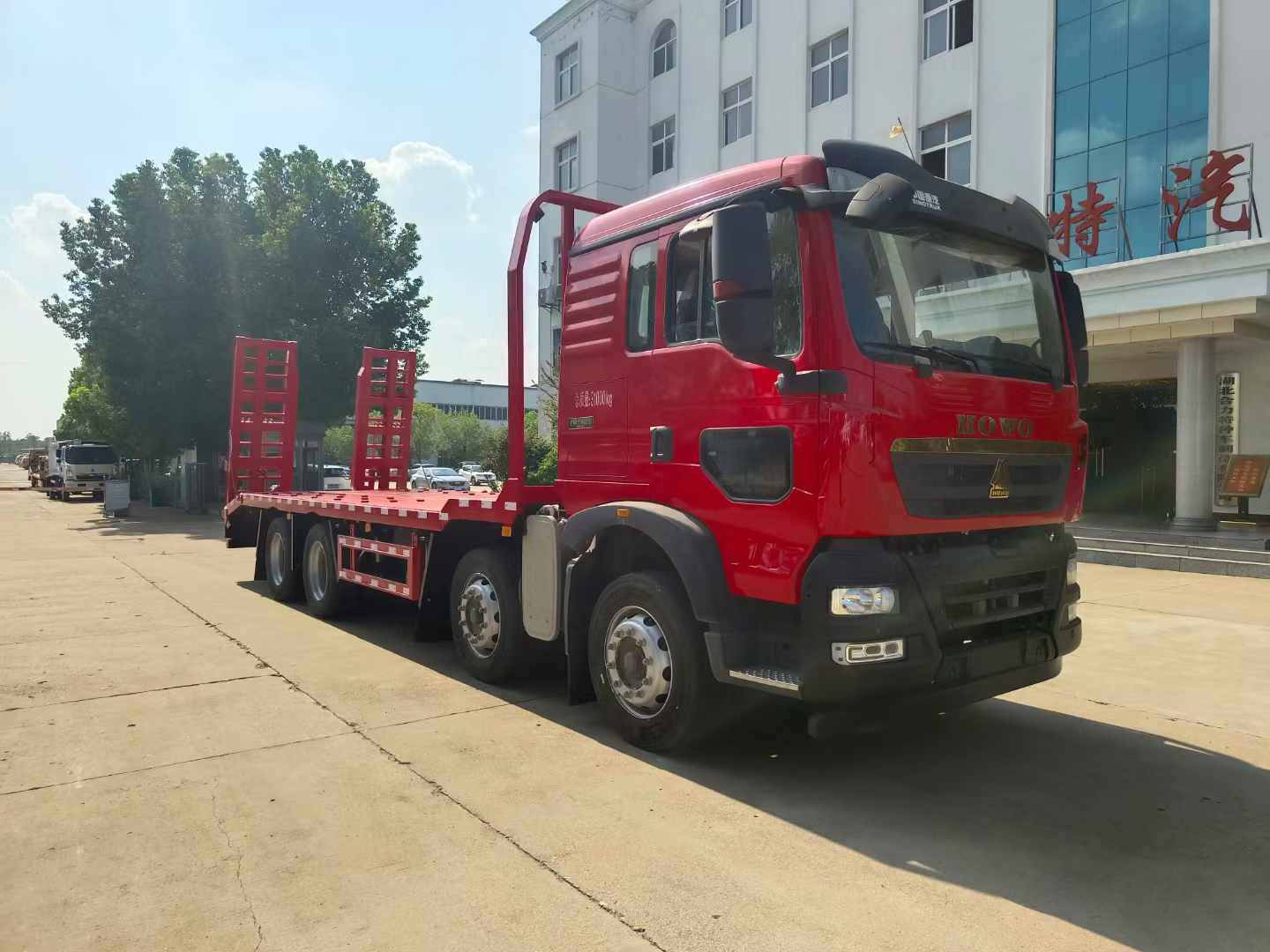 重汽豪沃TX前四后八平板运输车多少钱
